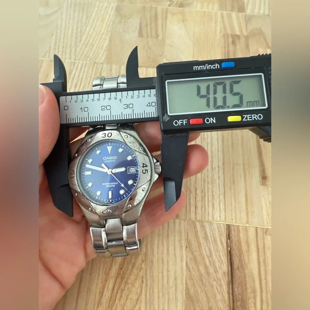 Vintage Casio men’s silver tone blue dial watch NEW BATTERY